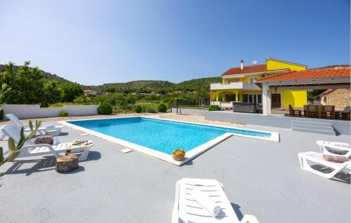 Primorski Dolac House | Nice Home In Primorski Dolac With Sauna