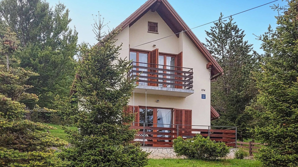Ravna Gora House | Nice home in Ravna Gora with WiFi