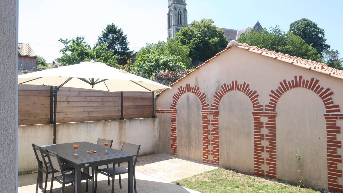 Saint Viaud House | Nice home in Saint-Viaud with WiFi