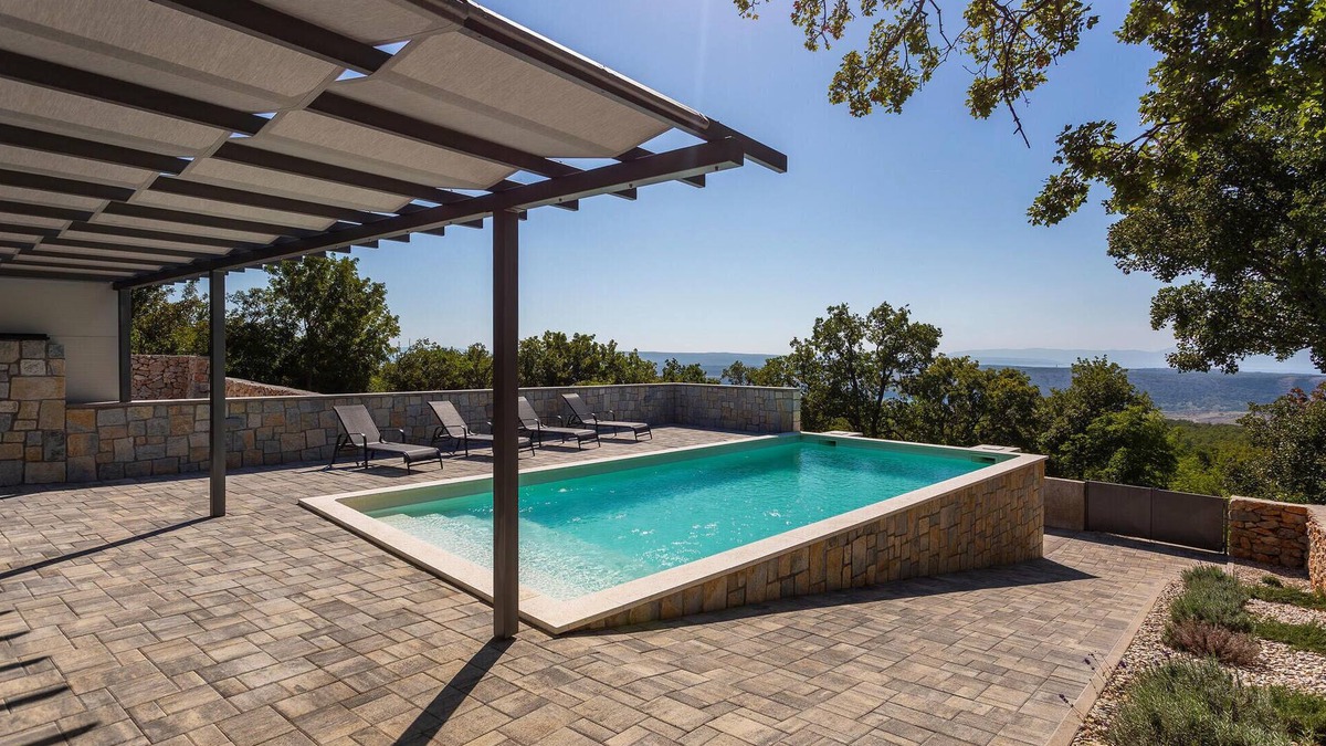 Smrika House | Nice home in Smrika with kitchen