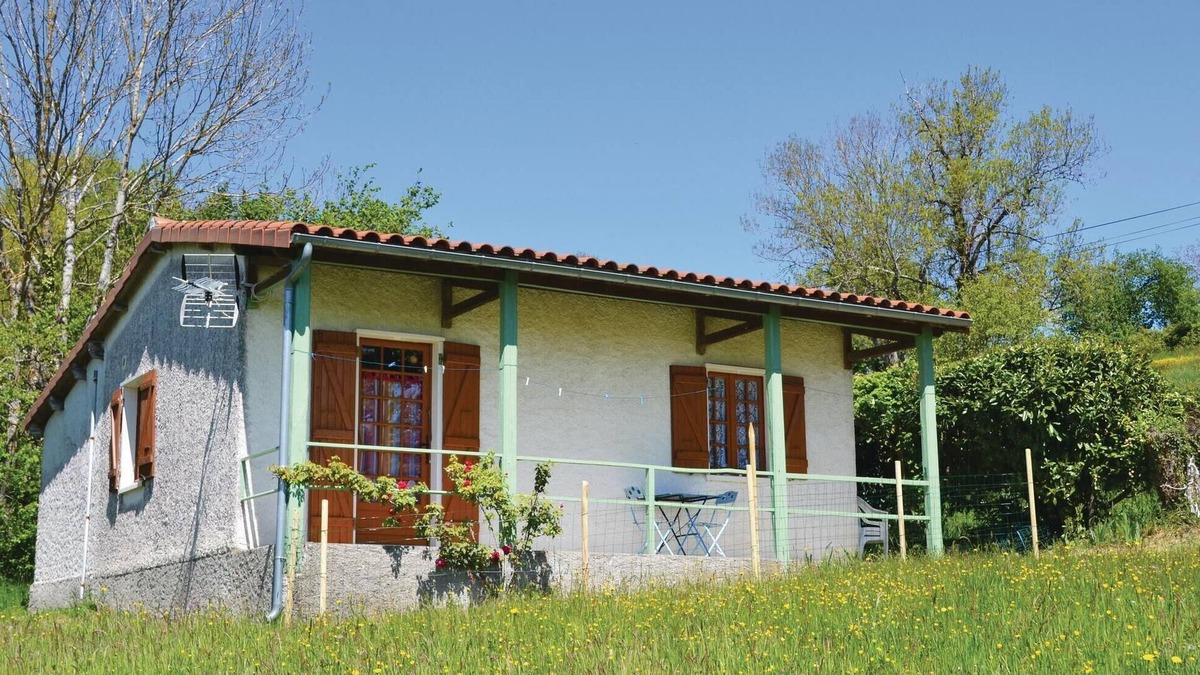 Saint-Bressou House | Nice home in St. Bressou with kitchen