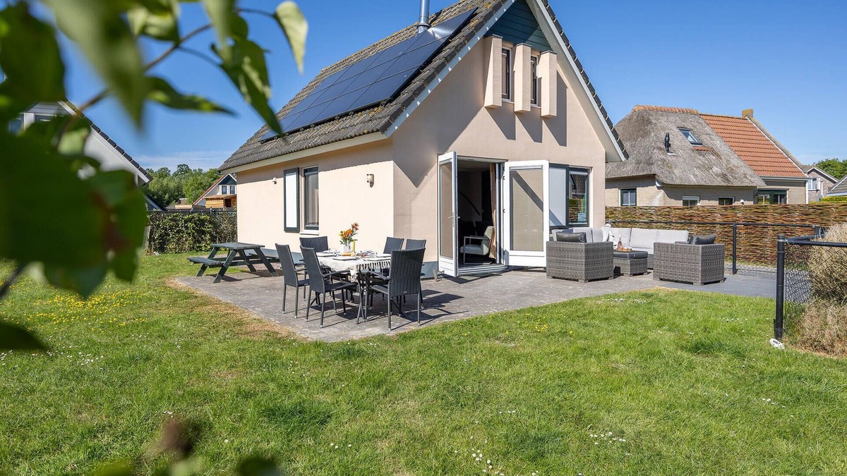 Tzummarum House | Nice home in Tzummarum with WiFi