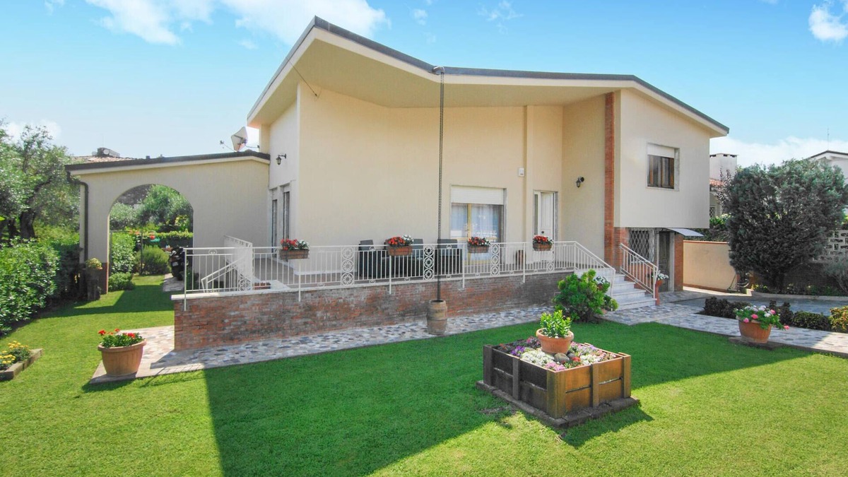 Querceta House | Nice home in Versilia