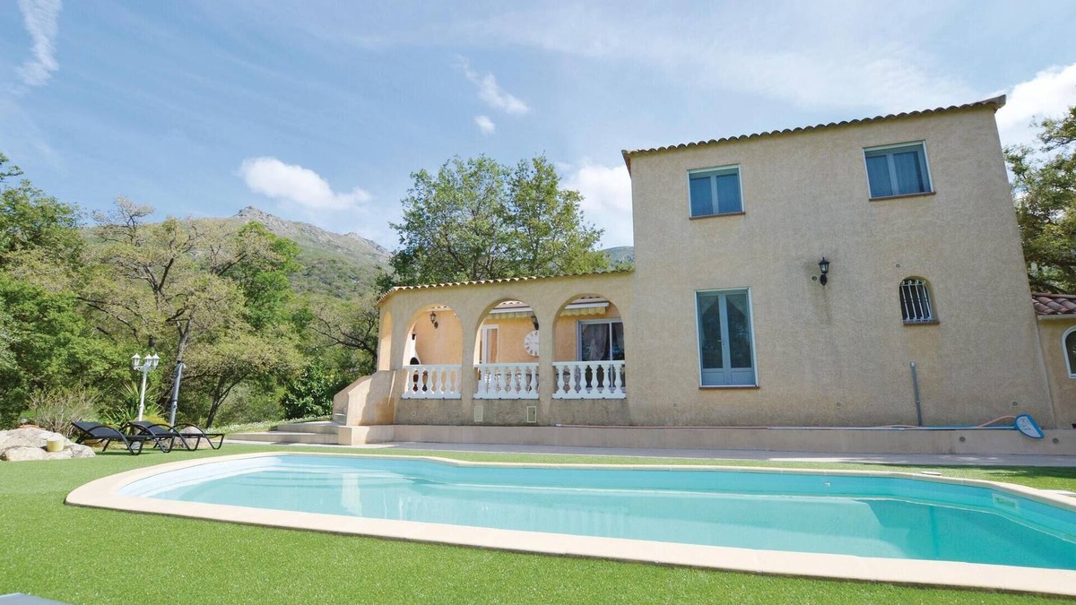 Ville-di-Paraso House | Nice home in Ville di Paraso with WiFi