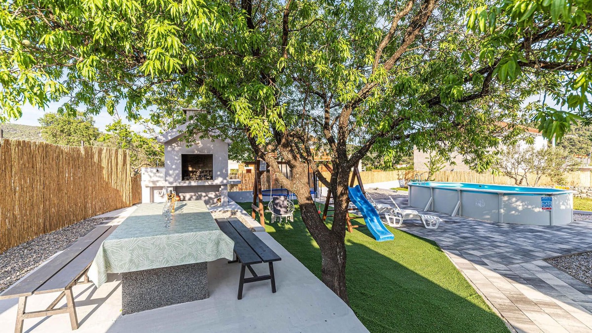 Vrsine House | Nice home in Vrsine with WiFi