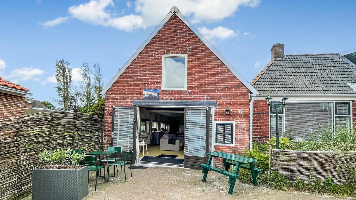 Wierum House | Nice home in Wierum with kitchen