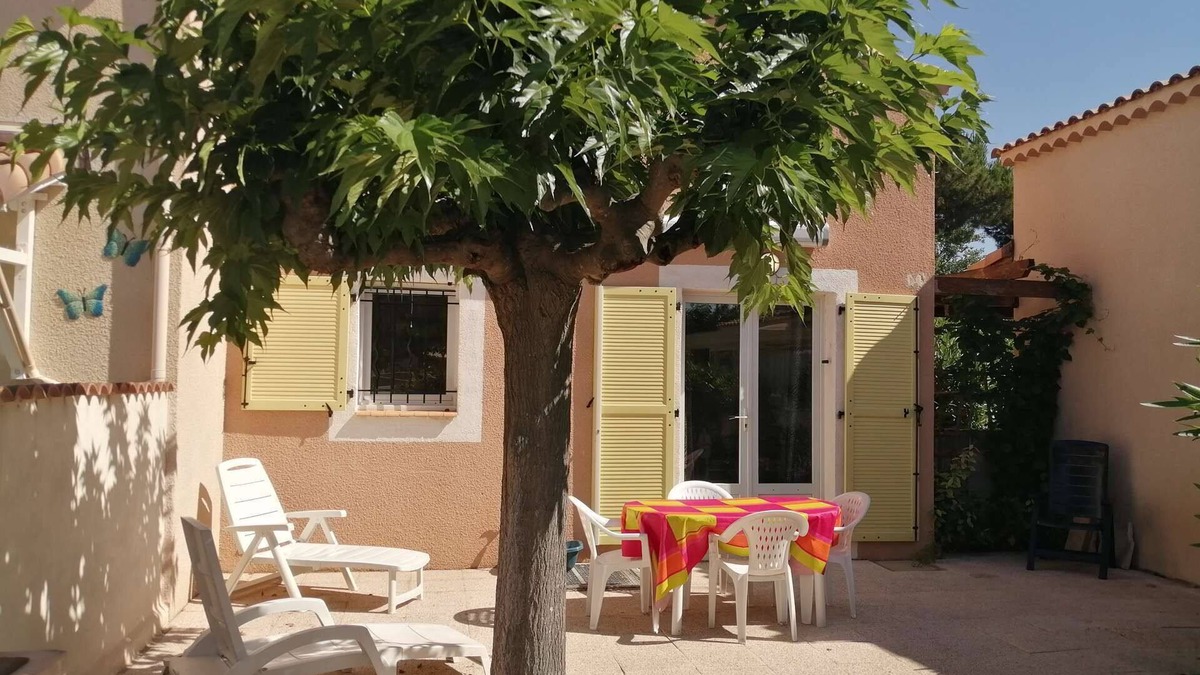 Portiragnes-Plage House | Nice house , 2 bedrooms, 5 people, spacious terrace south exposed, secured residence LES ONDINES.