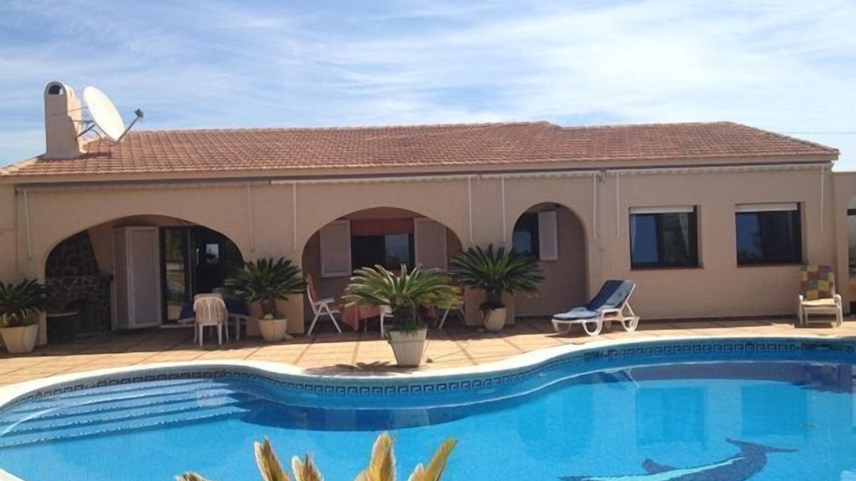 Los Geraeos House | Nice house for 6 people, Dream Pool & Parking & Wifi & Air Conditioning