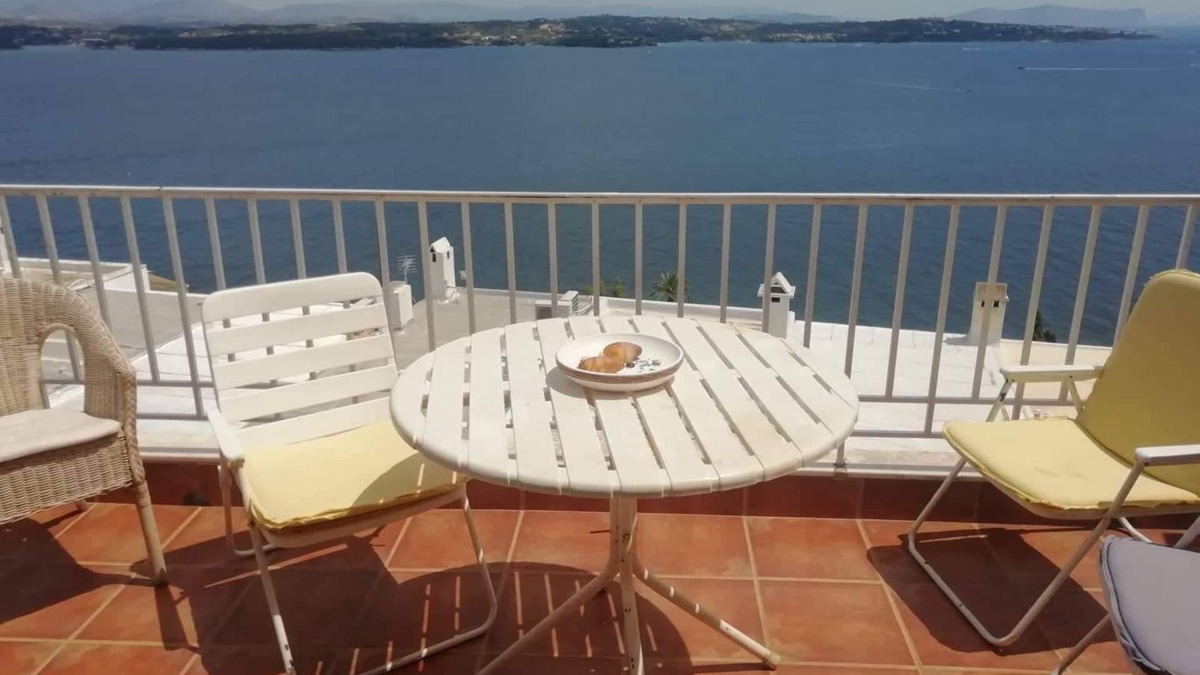 Spetses Apartment | Nice House With sea View in Spetses, Greece