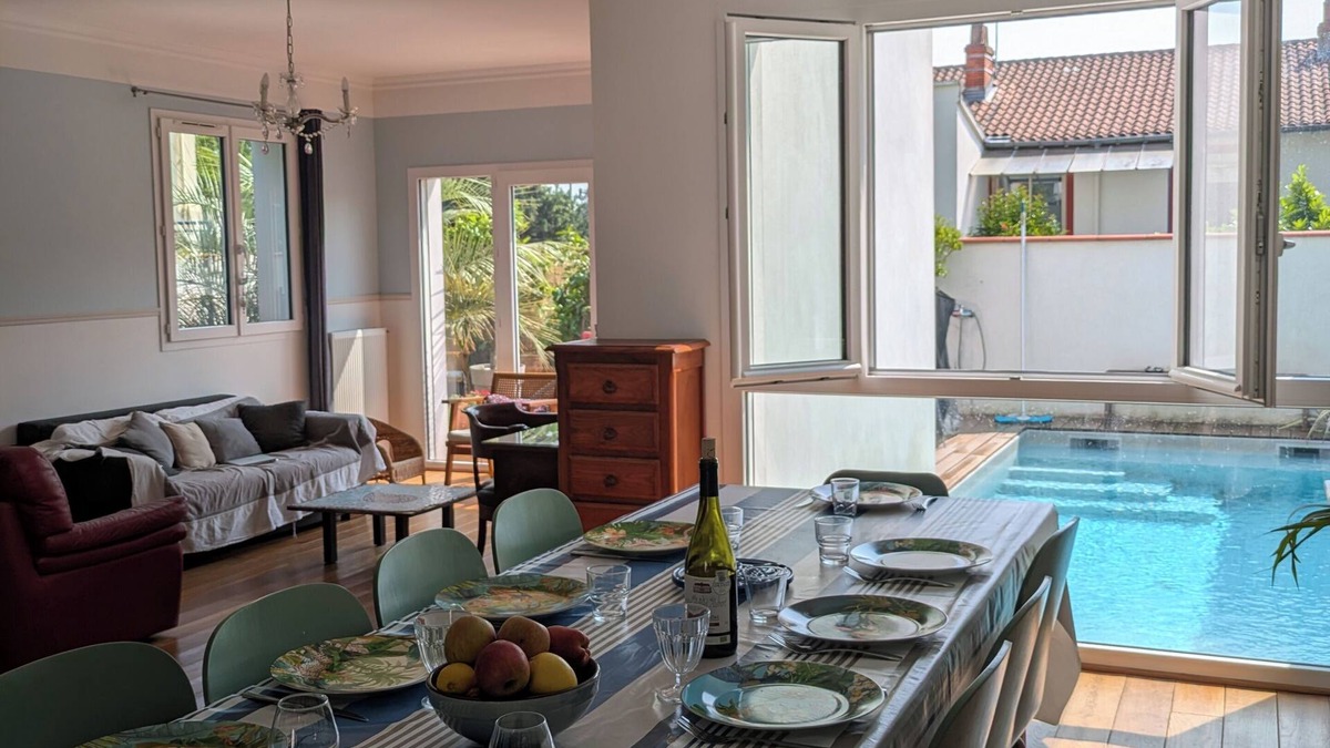 Cote Pavee House | Nice House with Swimming Pool. Chic Area.