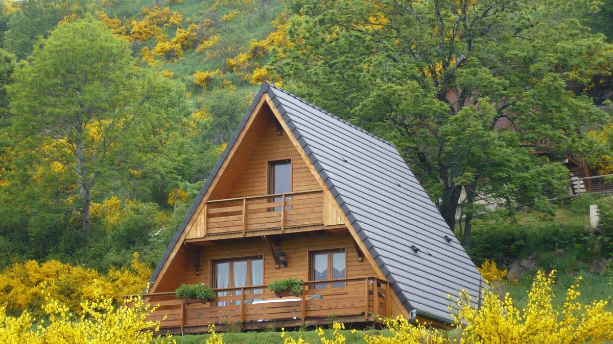 Besse-en-Chandesse Ski Chalet | Nice independent chalet-Buron in the volcano park