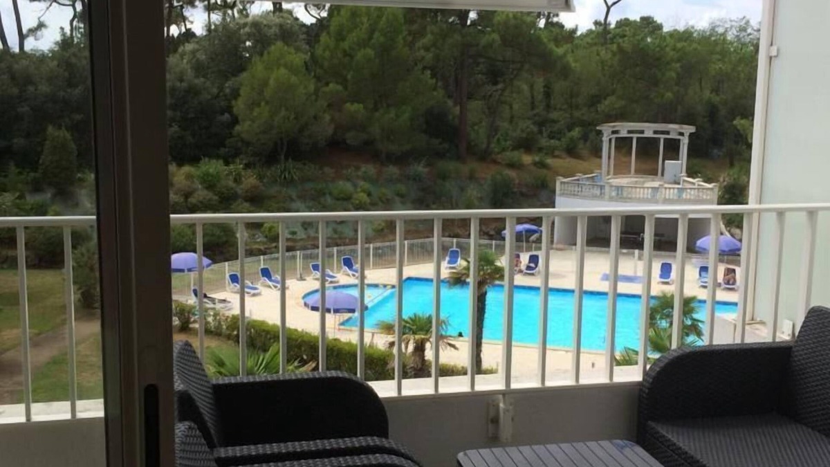 Les Sables d'Olonne Apartment | Nice large 2 bedroom apartment with all comfort, quiet, top floor.