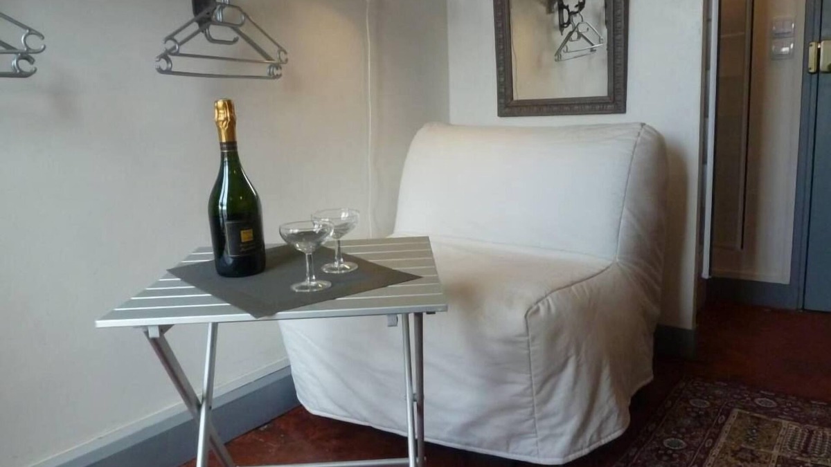 Quartier de la Folie-Mericourt Apartment | Nice little room in the heart of Paris