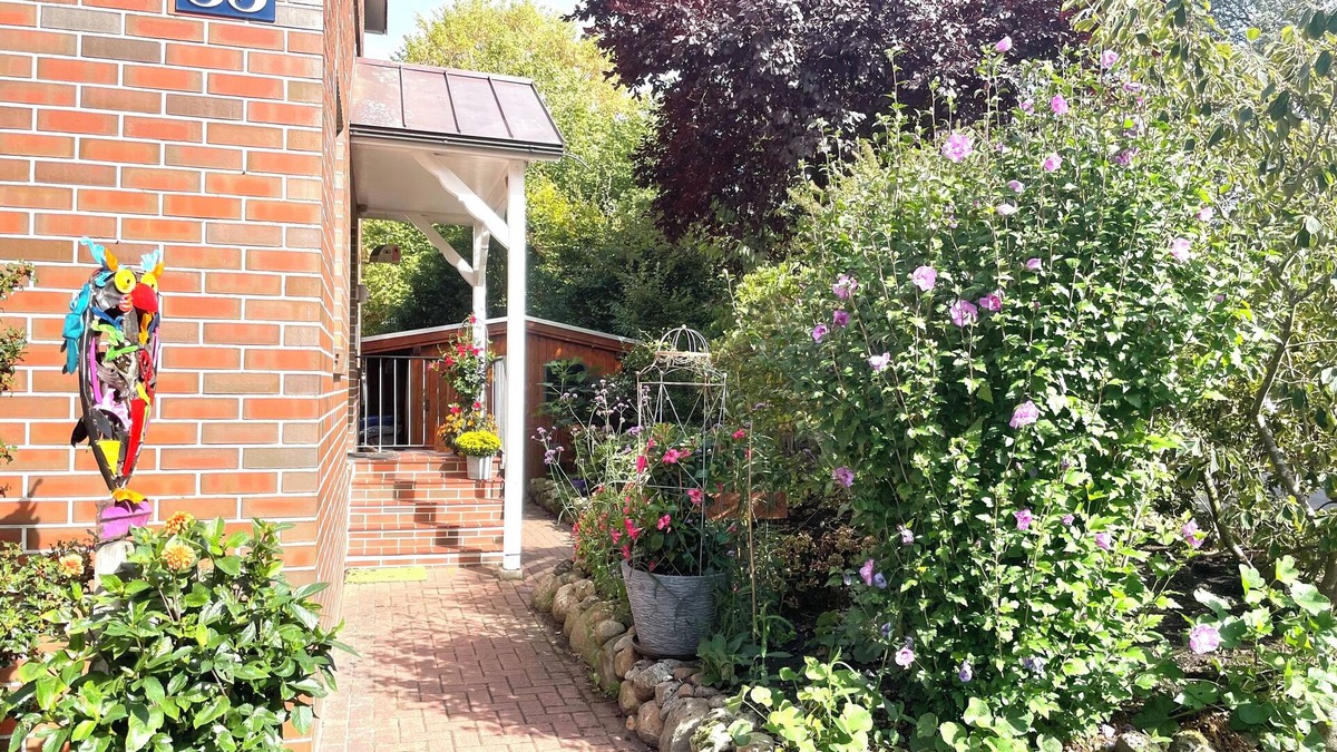 Burgeresch Apartment | Nice living in a quiet and central location - 2 bedrooms/WM/TR/1 car parking space