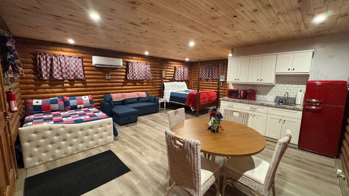 Cambridge Cabin | Nice log cabin on back country road with peace, quiet and the amenities of home