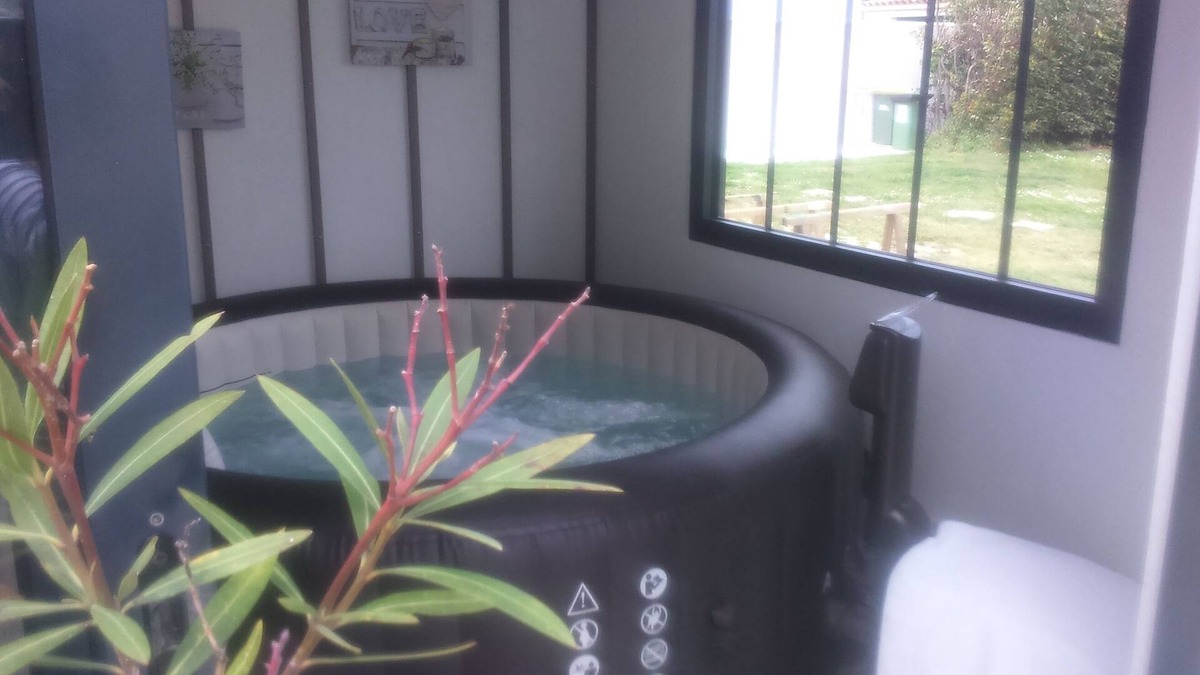 Saint-Denis-d'Oleron Apartment | Nice modern Studio with small Private Spa
