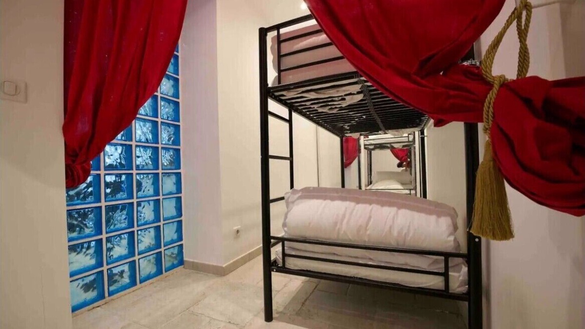 Saint-Roch Apartment | Nice Modern apartment with heated pool, terrace, garage and streetcar 2 min away