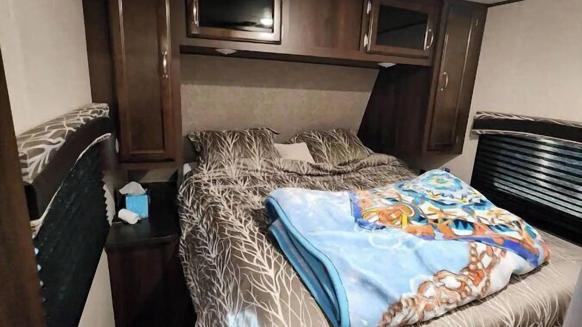 Buffalo House | Nice newer camper fully hooked up nice views