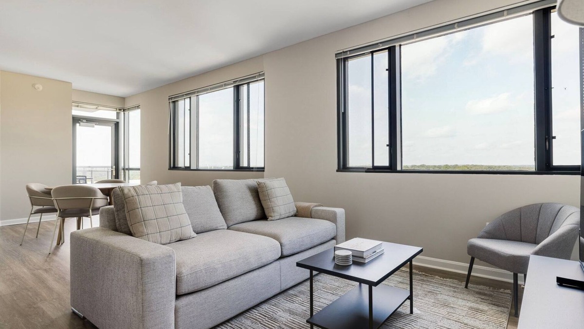 North Bethesda Apartment | Nice North Bethesda 2BR w/Pool, Gym & Balcony, nr Coffee, by Blueground