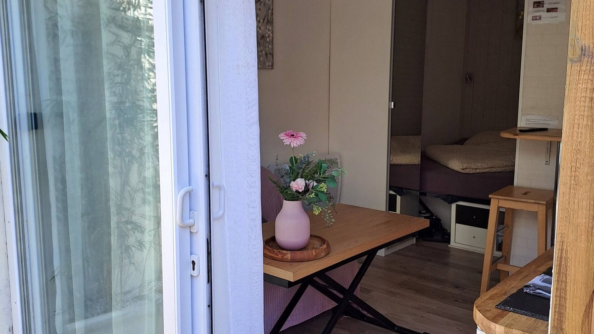 Ouistreham House | Nice quiet studio in a private garden