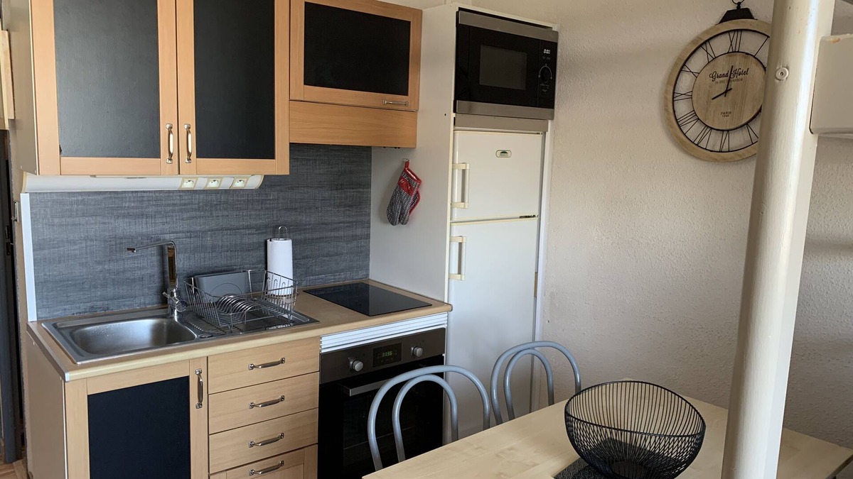 Port Apartment | Nice renovated studio in residence facing the sea
