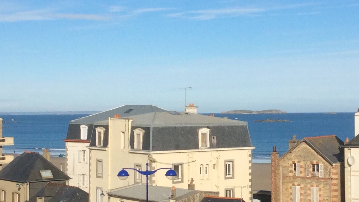 Parame Apartment | Nice sea view studio, beautiful balcony, wifi, 50 m beach and shops