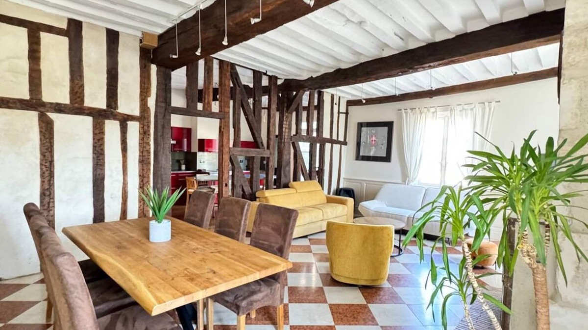 Auxerre Apartment | Nice standing & terrace, heart of town, parking at foot