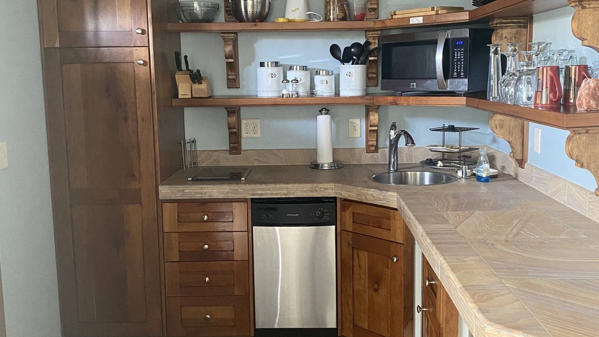Pocatello Apartment | Nice studio apartment with onsite laundry.