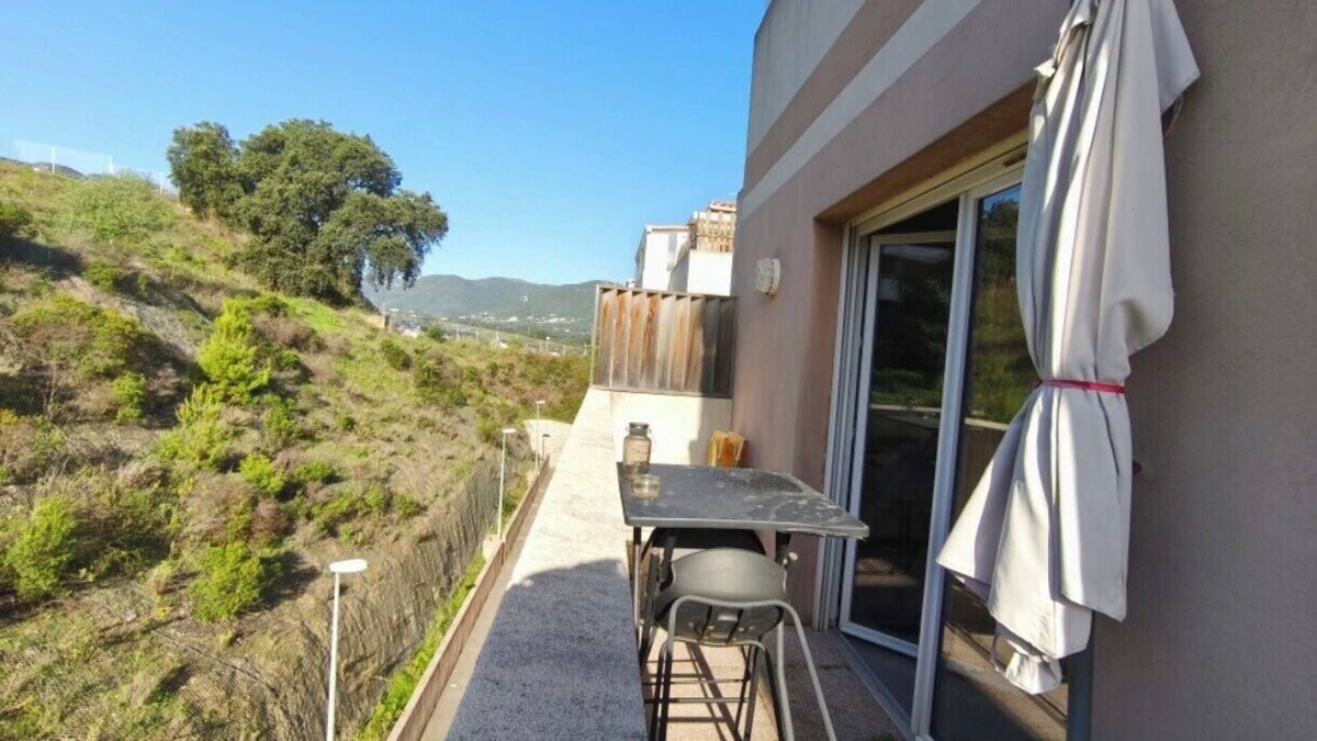 Sarrola-Carcopino Apartment | Nice T2 with Wifi - balcony and view