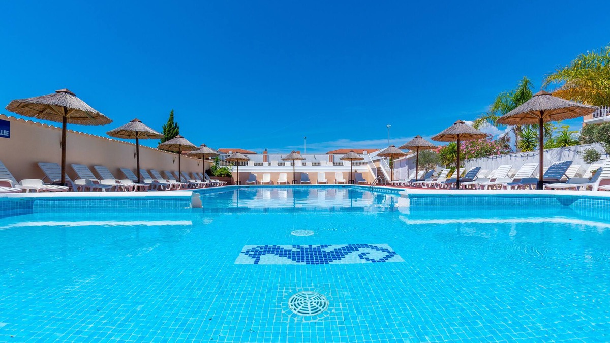 Les Bormettes Apartment | Nice T3 (2 bedrooms) 6 pers. 250m from the sea with HEATED POOL & TENNIS (2)