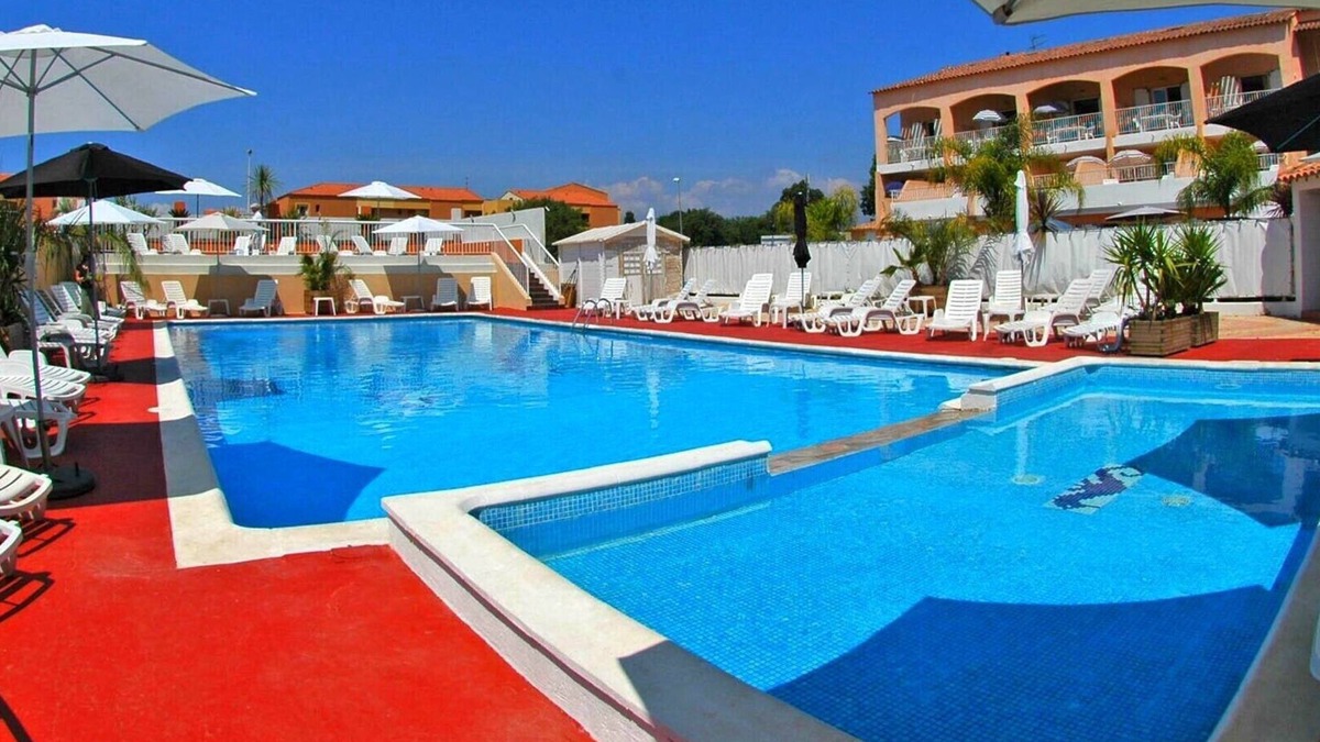 Les Bormettes Apartment | Nice T3 (2 bedrooms) 6 pers. 250m from the SEA with HEATED SWIMMING POOL & TENNIS (3)