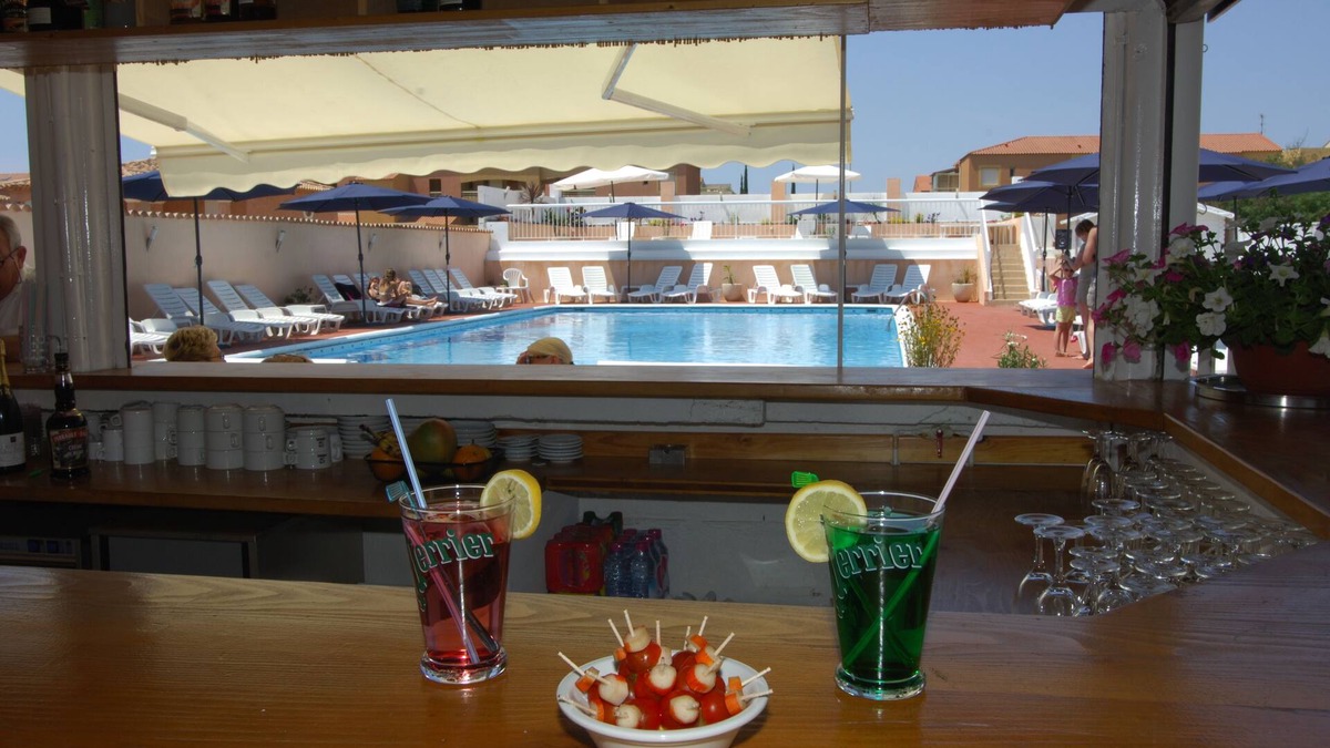 Les Bormettes Apartment | Nice T3 (2 bedrooms) 6 pers. 250m from the SEA with HEATED SWIMMING POOL & TENNIS (4)