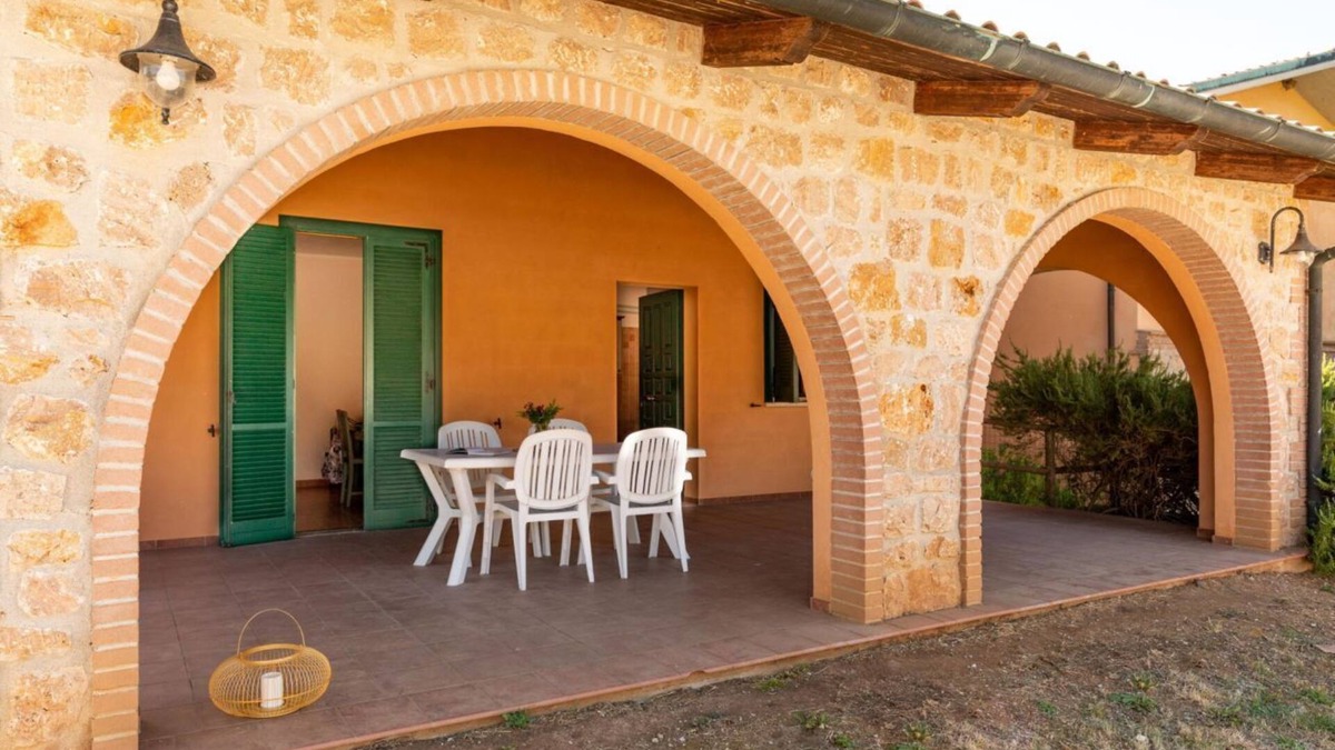 Pian dei Mucini Apartment | Nice three-room apartment in typically Tuscan style on the ground or first floor of approximately 50 m2 located in the area around the swimming pools.It is composed of a living room with dining area, flat-screen television and sofa bed, kitchenette equip