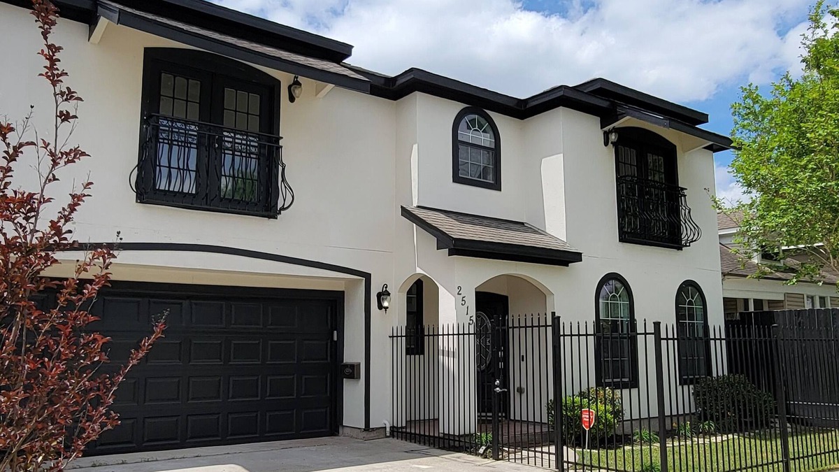 Northside House | Nice Villa in Downtown/Heights/Northside/7 bed, 4 bedroom, 2.5 bath