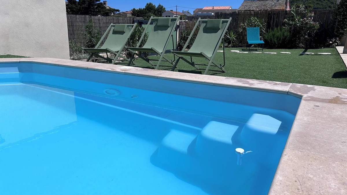 Macinaggio Villa | Nice villa with swimming pool overlooking the island of Capraia and 2 minutes walk from the beach.