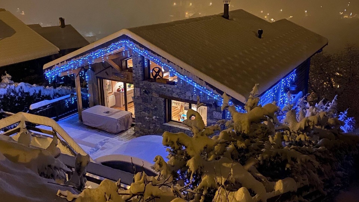 La Perriere Ski Chalet | Nice wooden and stone chalet at CHAVONNES COURCHEVEL on the Three Valleys