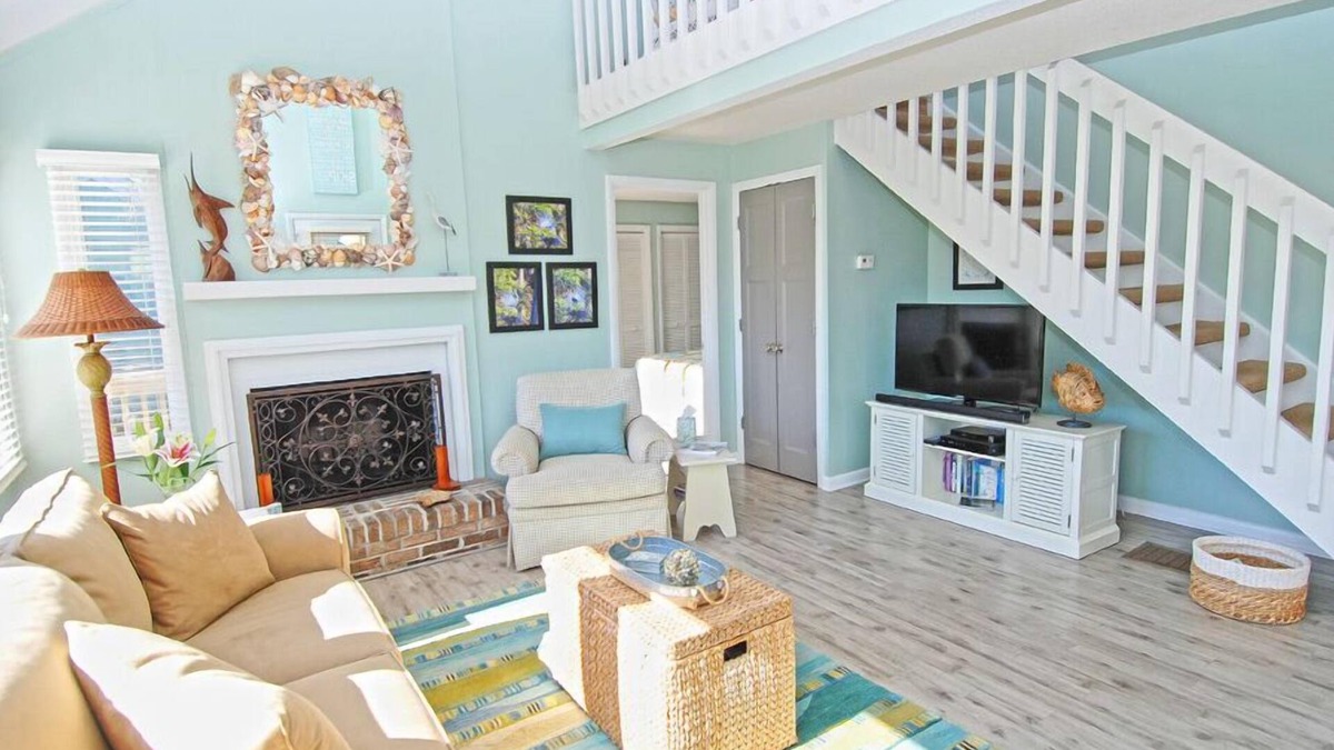 Sealoft Villas House | Nicely Decorated! Great Location! Amenity Cards! Neighborhood Pool!