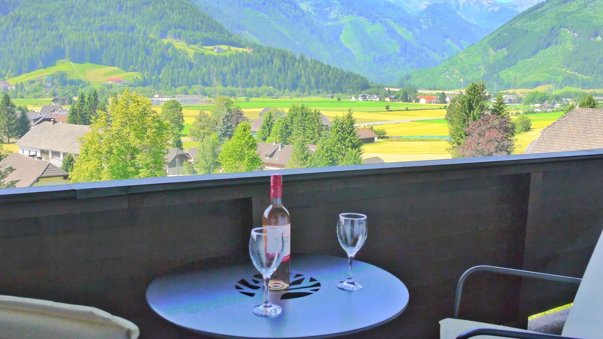 Sankt Michael im Lungau Apartment | Nicely fitted Apartment with private balcony and panoramic mountain views
