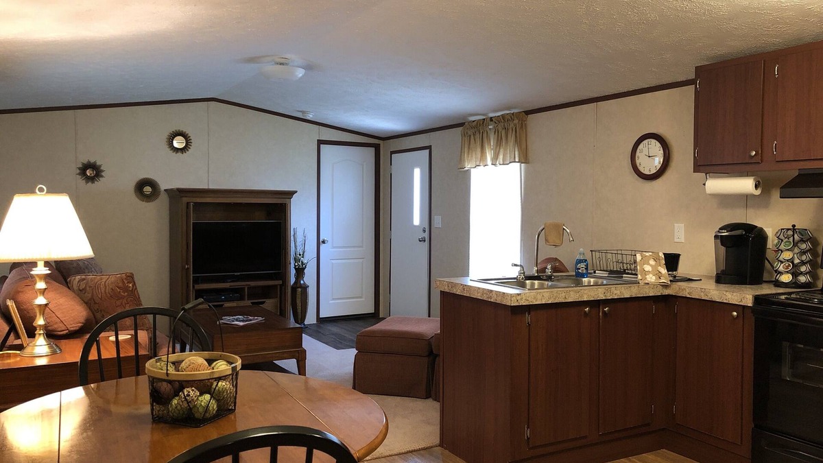 Newport House | Nicely Furnished Mobile Home