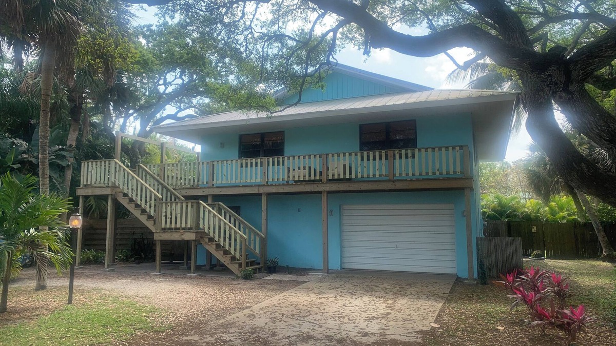 Summerplace House | Nicely Updated heated Pool Home Near Private Beach