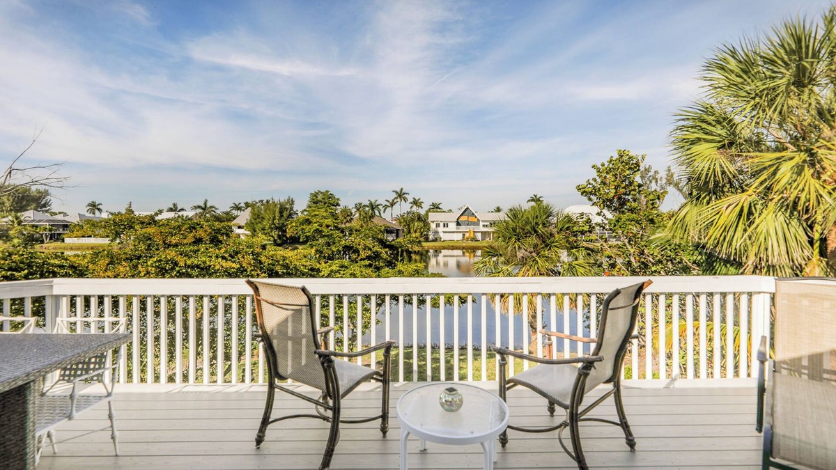 The Dunes House | Nicely updated Sanibel duplex home located in The Dunes with lake view.