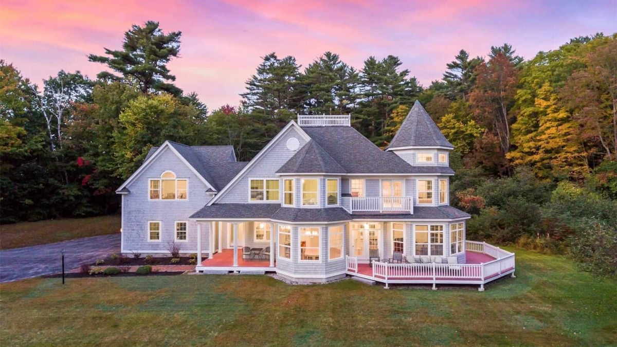 West Poland House | NICEST LAKEHOUSE IN MAINE - PRIVATE BEACH - LUXURY!