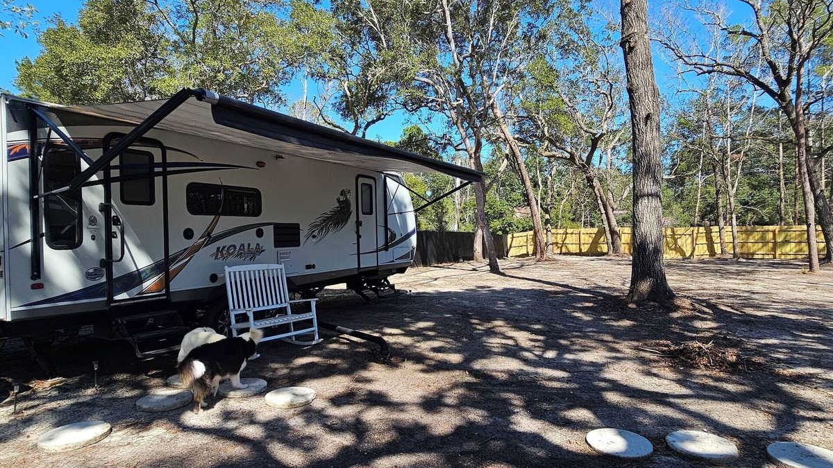Niceville House | Niceville's Hidden Camper. Your cozy beachy escape