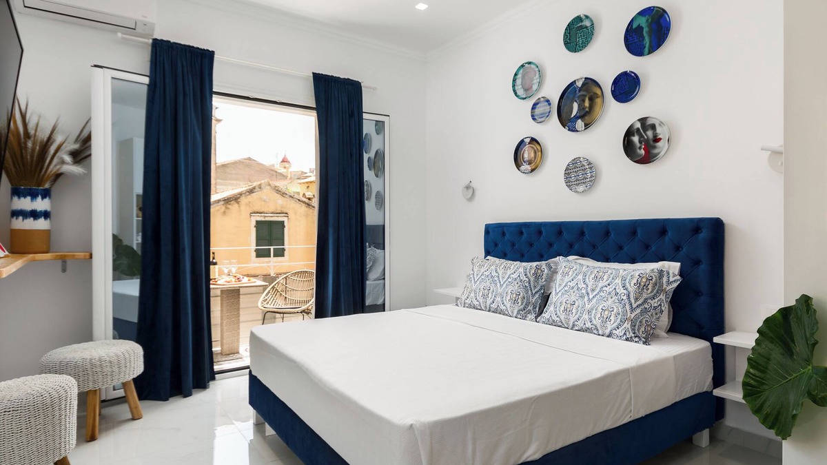Old Town Apartment | Nicols Luxury Suite by Konnect