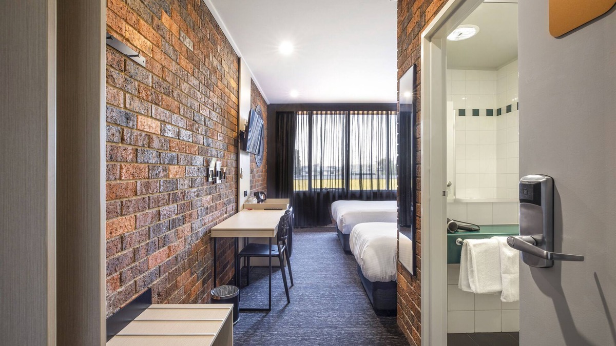 Altona North Hotel | Nightcap at Millers Inn