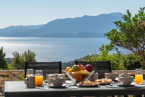 Rousa Limni House | Nikolas Memories