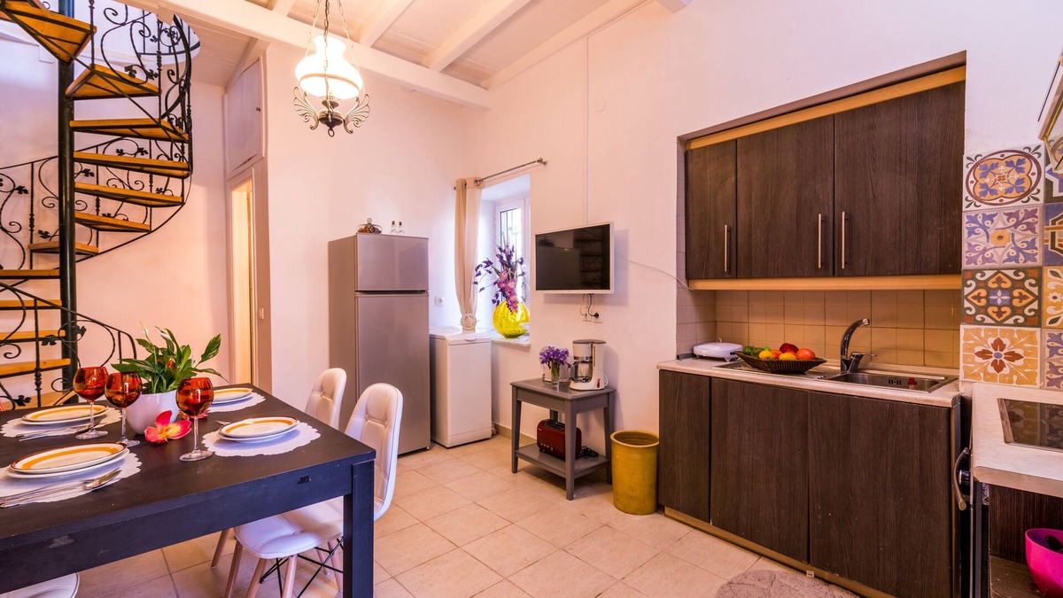 Aleimmatades Apartment | Nina's Traditional House by Estia