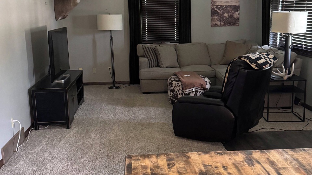 Knox County House | Niobrara private getaway!