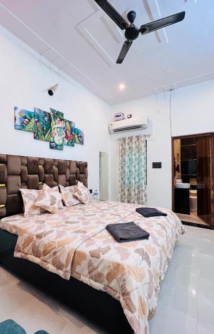 Barsana Apartment | Nirmal sadan Homestay