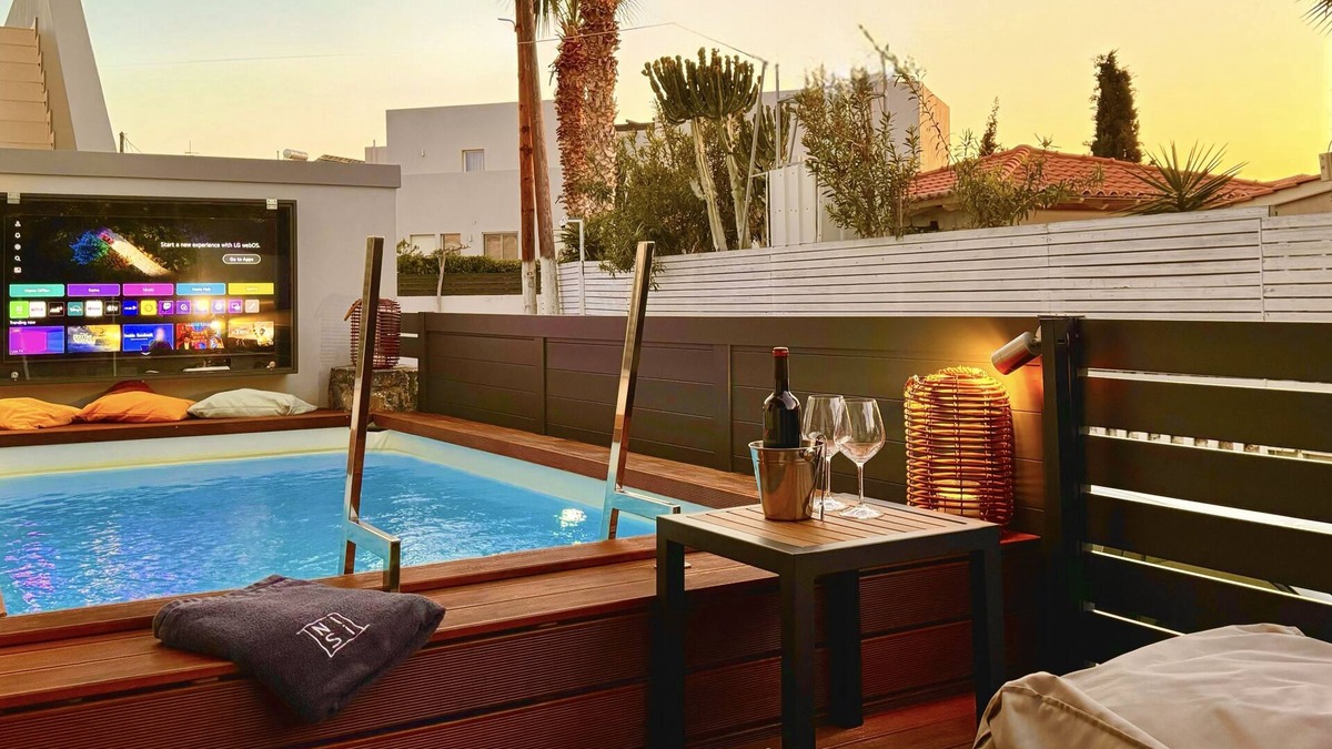 Kato Gouves Villa | Nisi luxury villas and suites with private pool in seaside village of Gouves